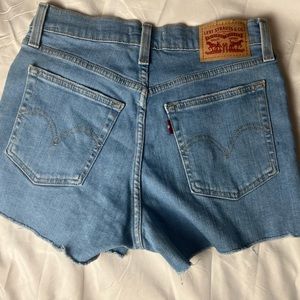 Levi’s Womens High-waisted jean shorts new with tags size 27